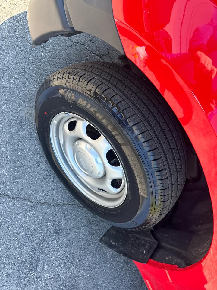 Ford F-150 XLT 2WD Reg Cab 8' Box 2017