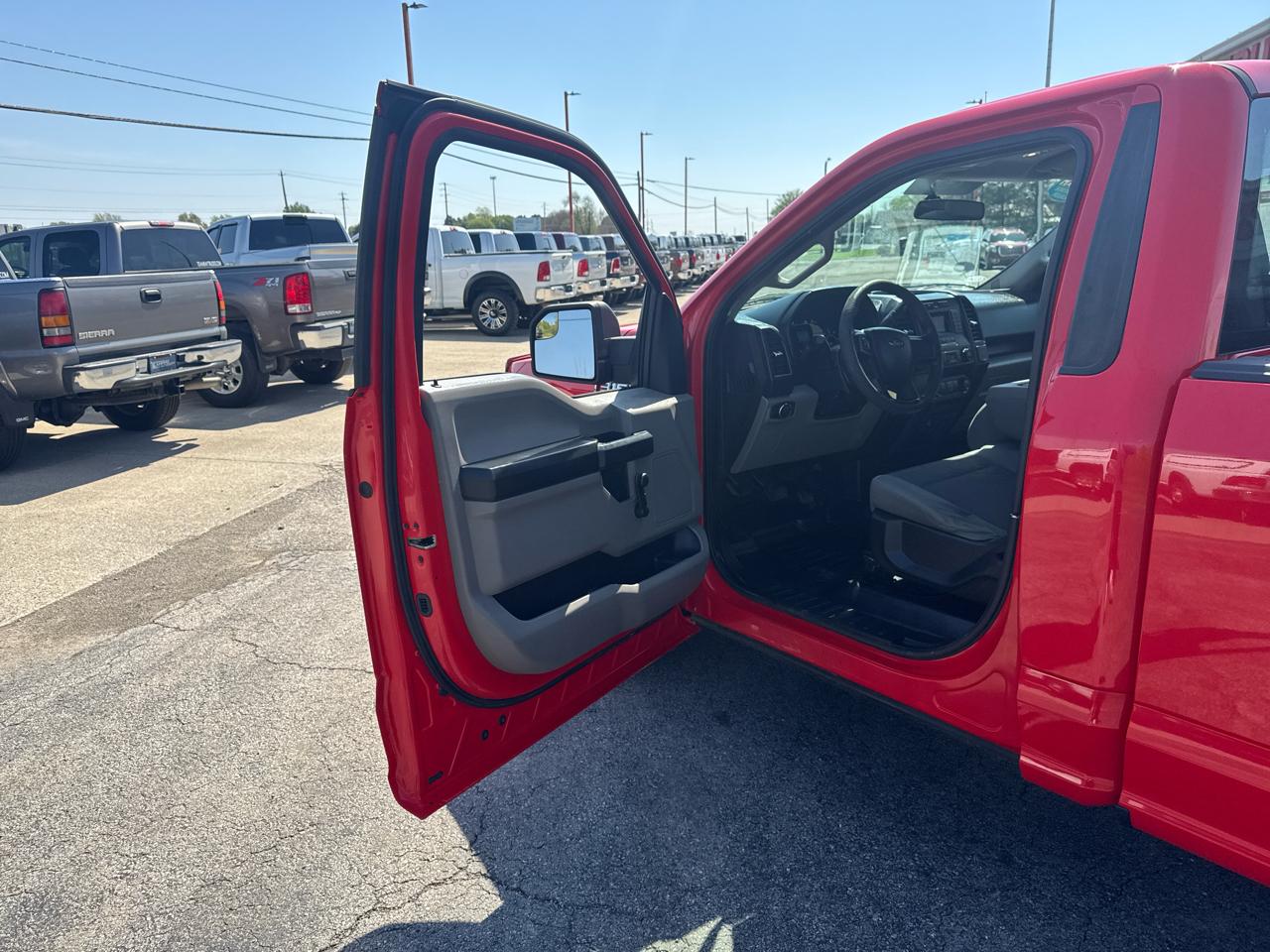 Ford F-150 XLT 2WD Reg Cab 8' Box 2017