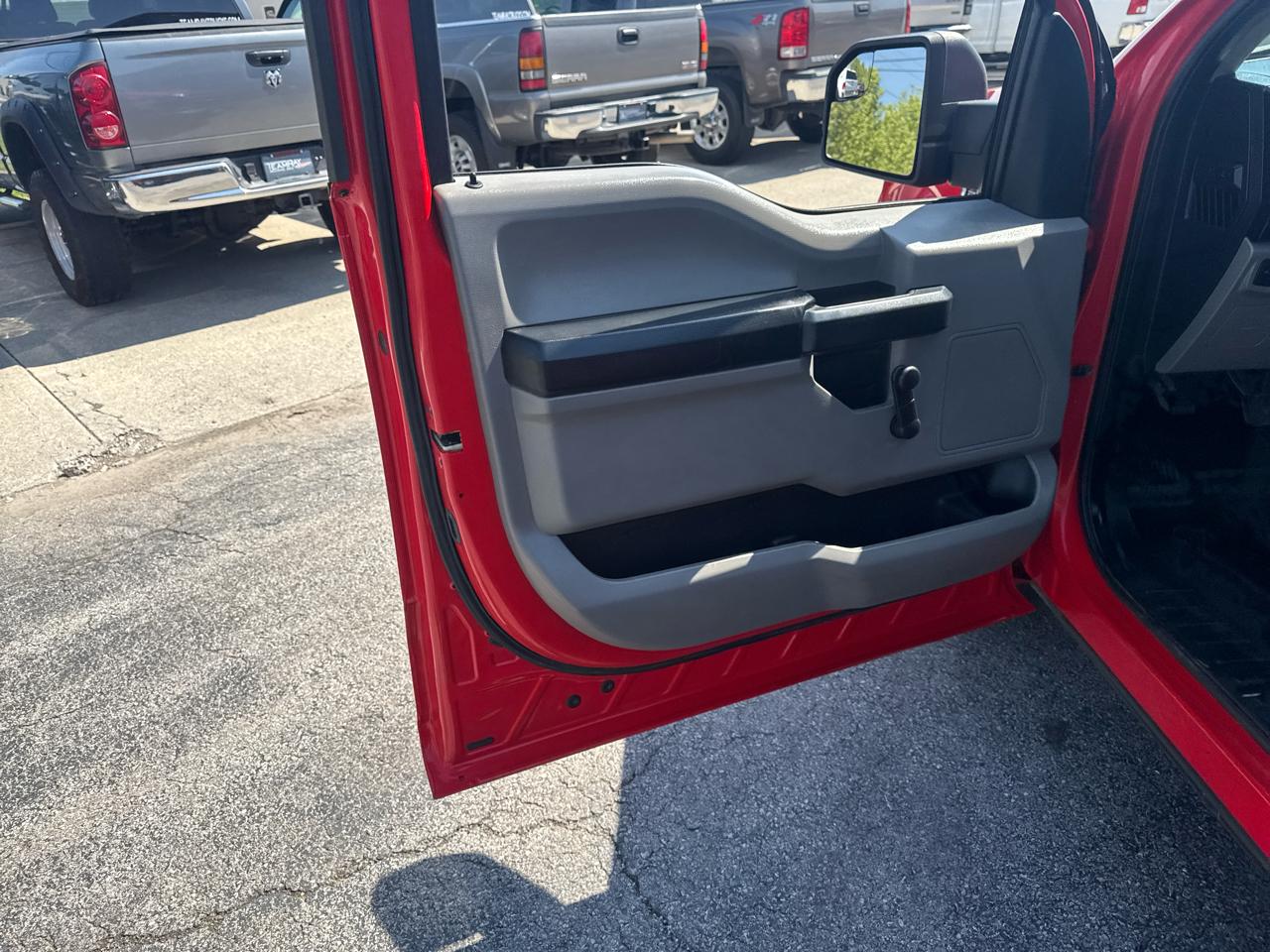 Ford F-150 XLT 2WD Reg Cab 8' Box 2017