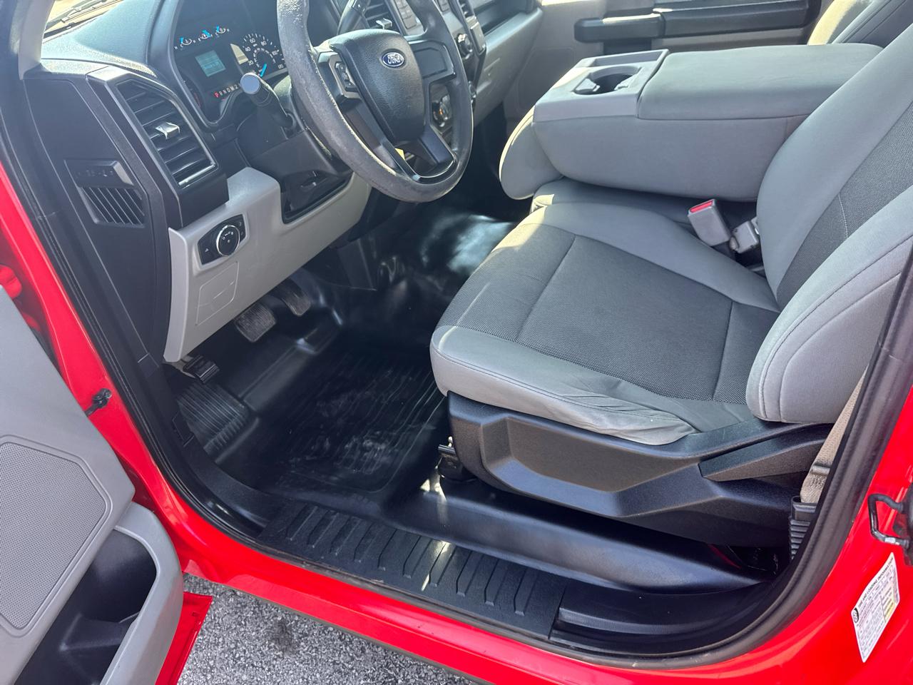 Ford F-150 XLT 2WD Reg Cab 8' Box 2017