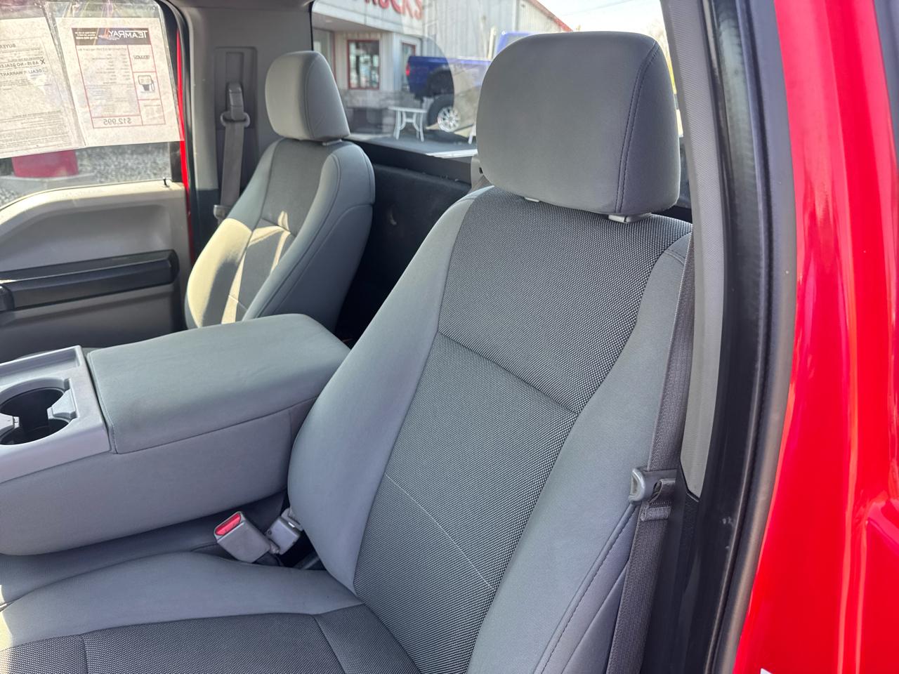 Ford F-150 XLT 2WD Reg Cab 8' Box 2017