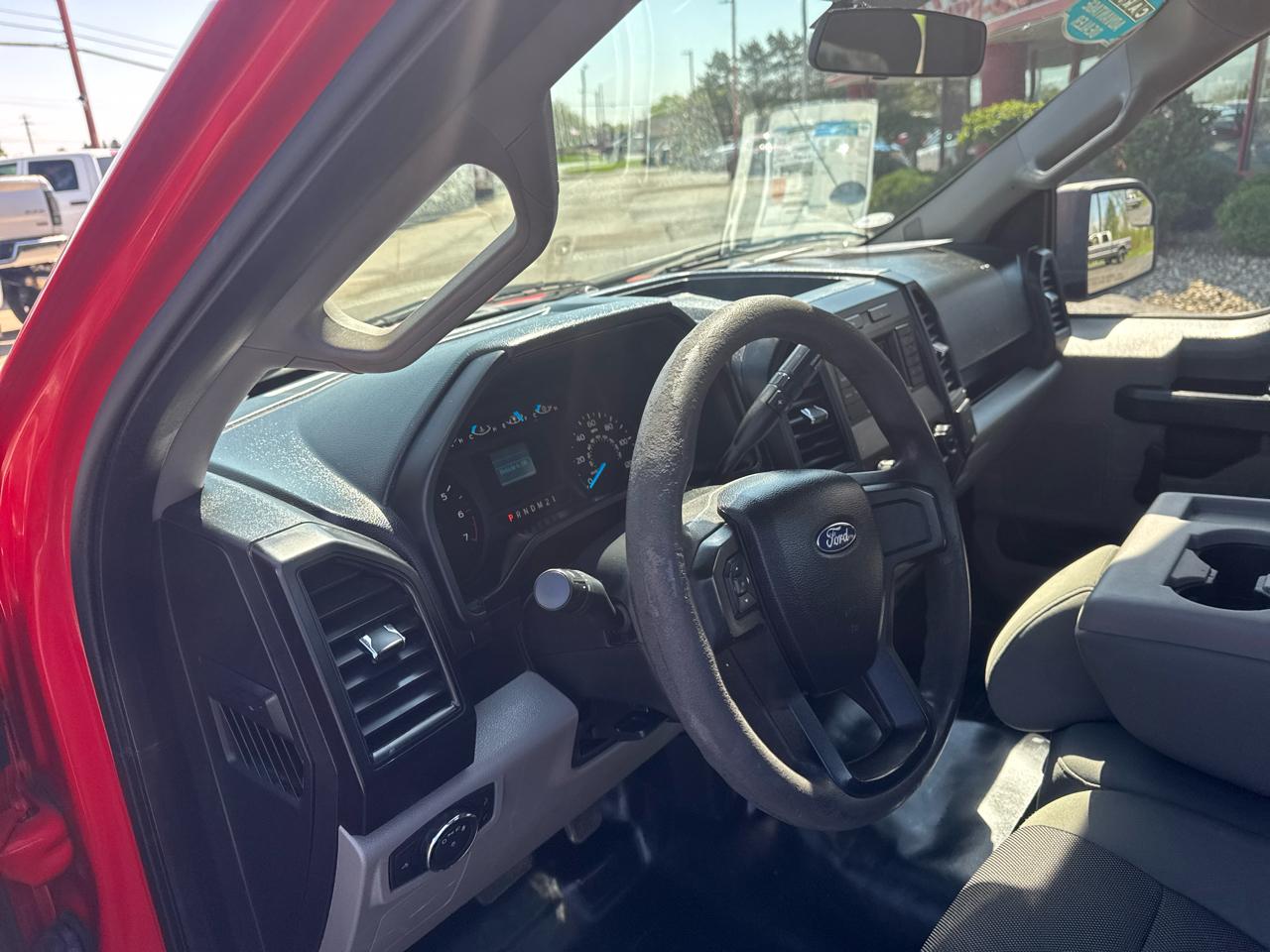 Ford F-150 XLT 2WD Reg Cab 8' Box 2017