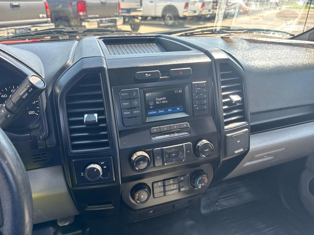 Ford F-150 XLT 2WD Reg Cab 8' Box 2017