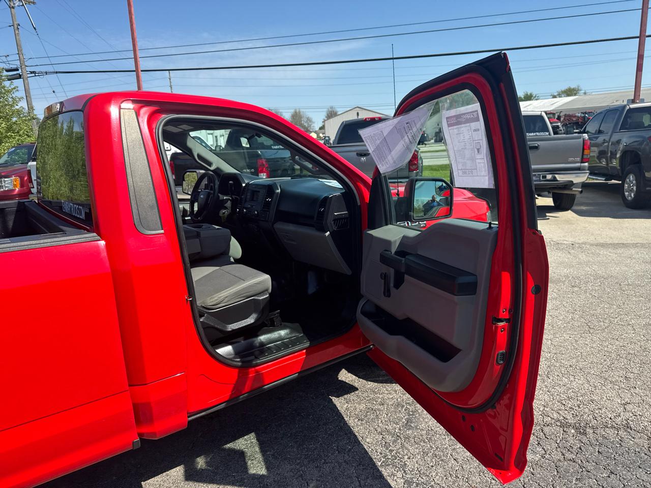 Ford F-150 XLT 2WD Reg Cab 8' Box 2017