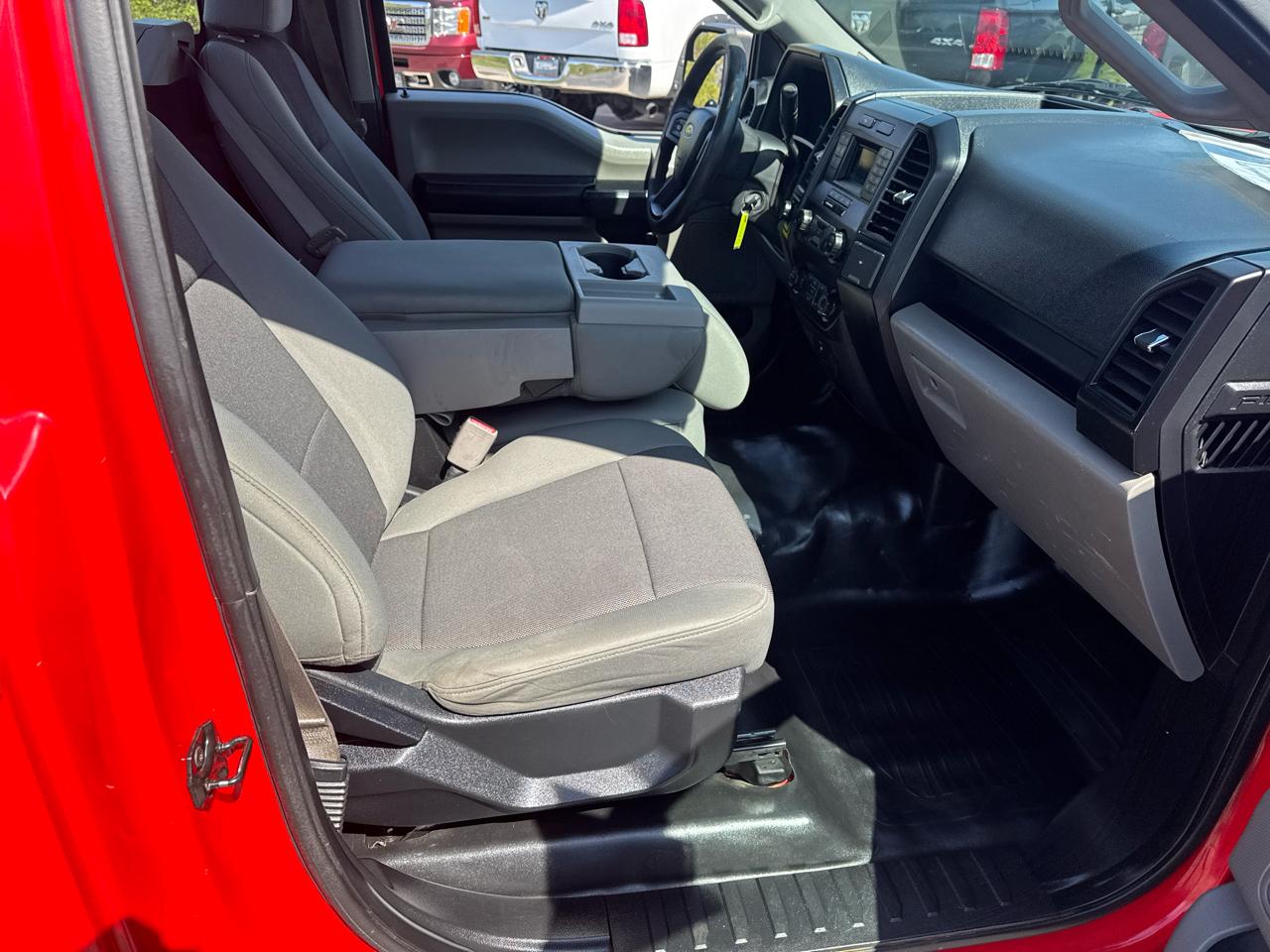 Ford F-150 XLT 2WD Reg Cab 8' Box 2017