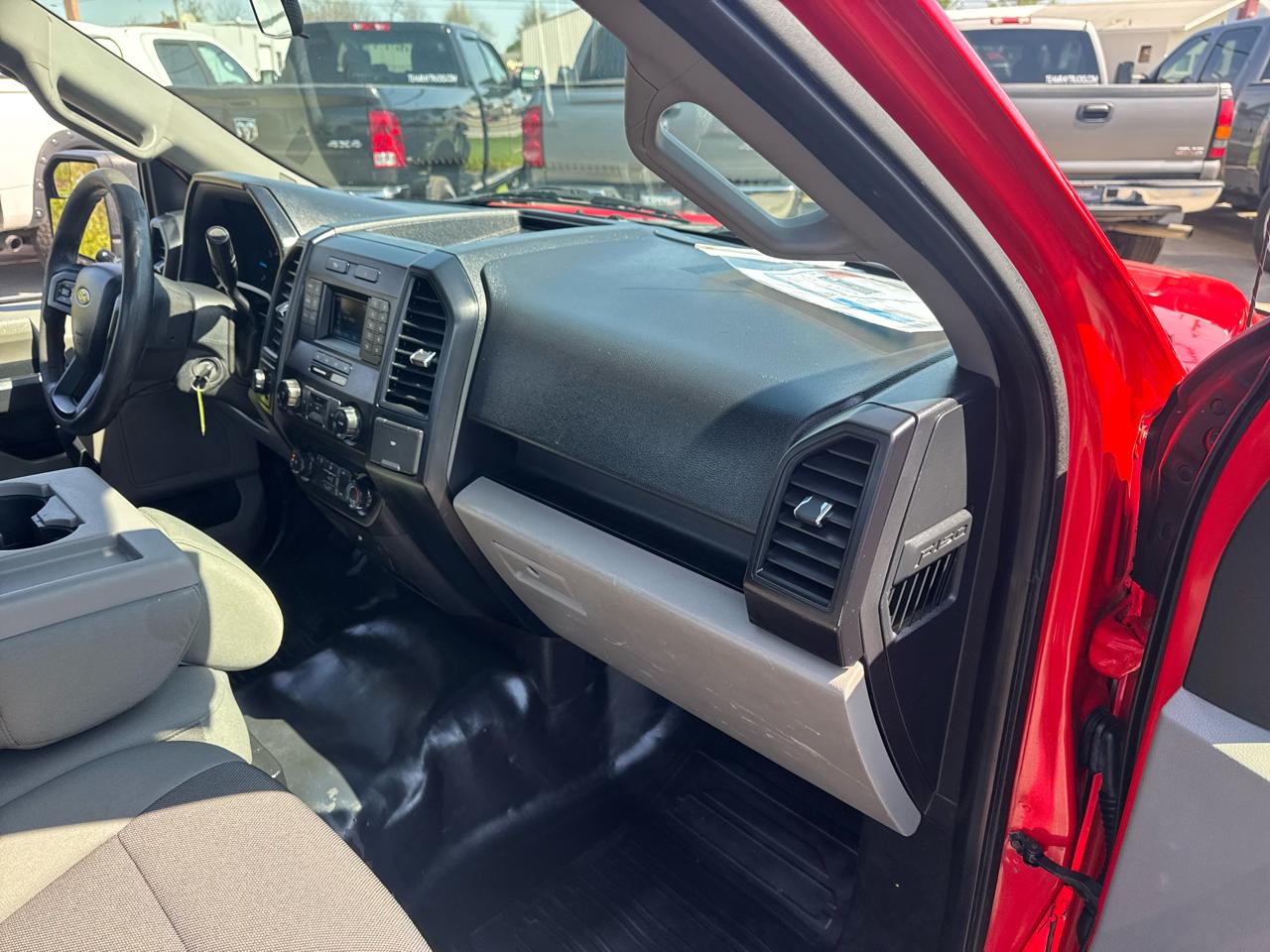 Ford F-150 XLT 2WD Reg Cab 8' Box 2017