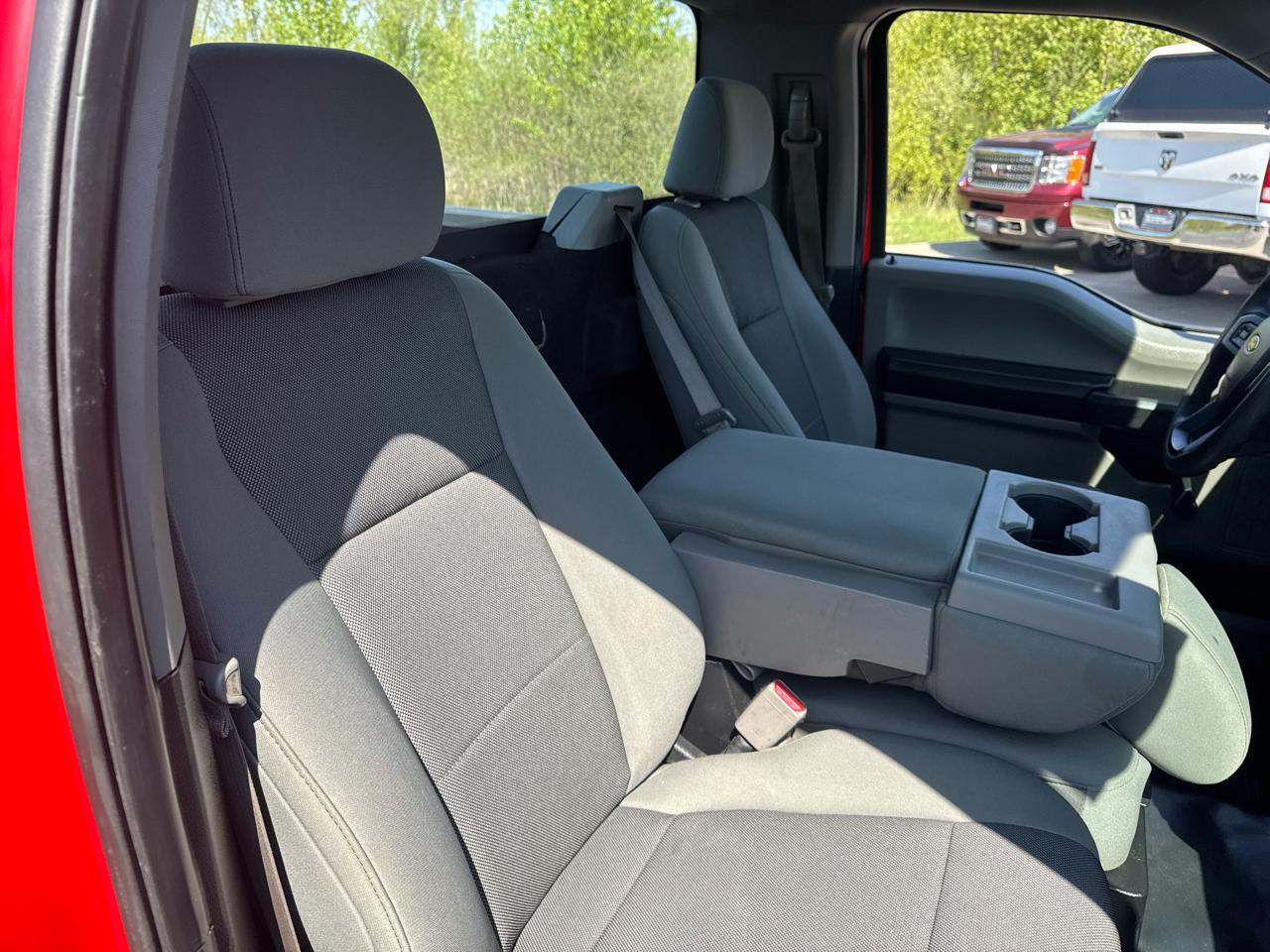 Ford F-150 XLT 2WD Reg Cab 8' Box 2017