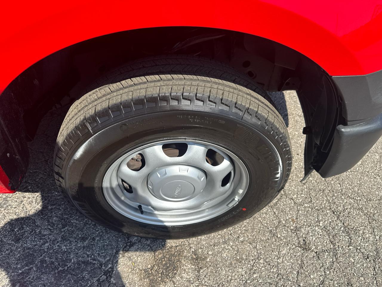 Ford F-150 XLT 2WD Reg Cab 8' Box 2017