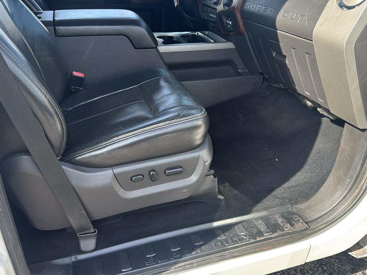 Ford Super Duty F-350 SRW 4WD Crew Cab 156" Lariat 2012