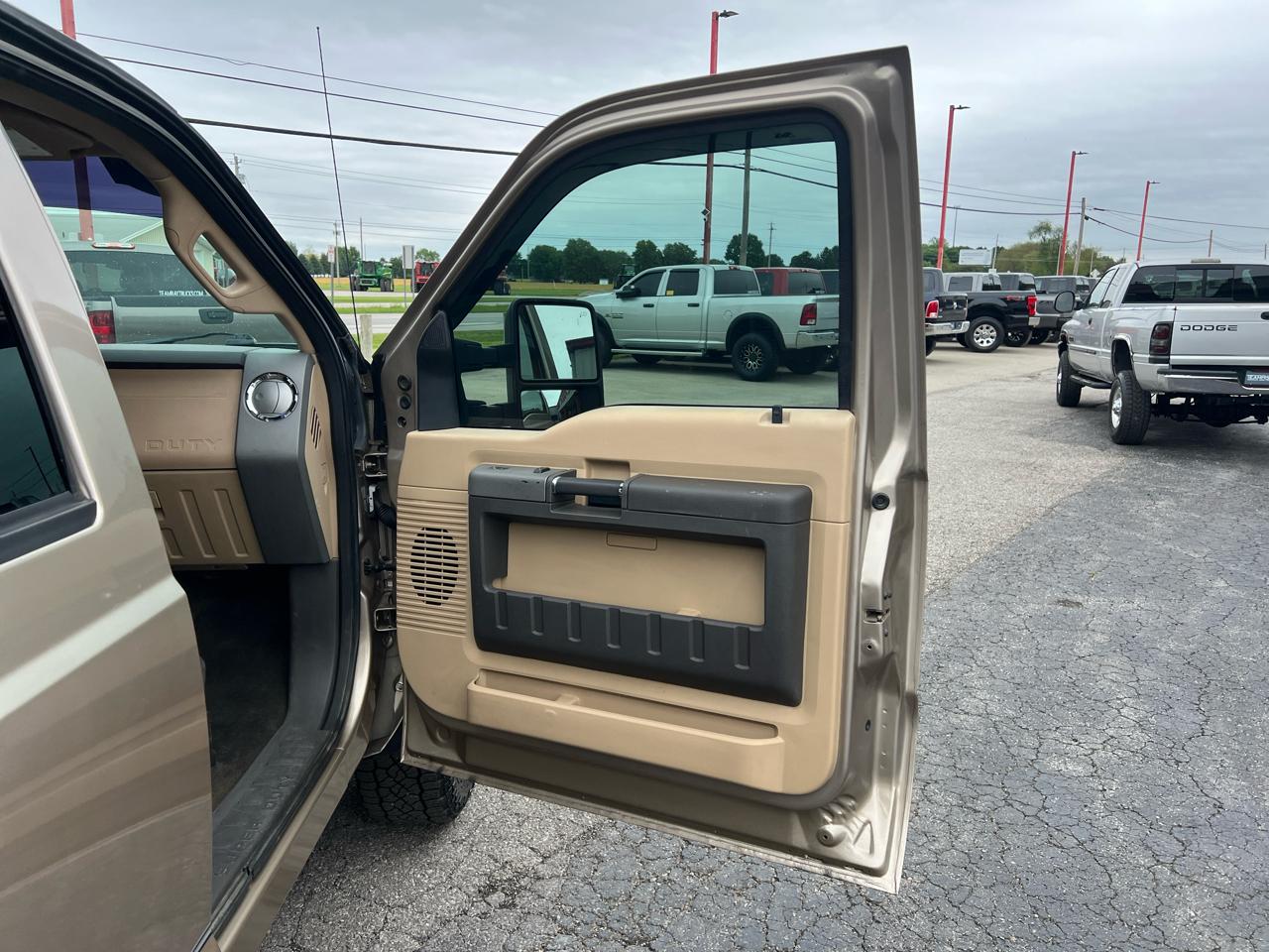 Ford Super Duty F-350 SRW 4WD Crew Cab 156" Lariat 2011