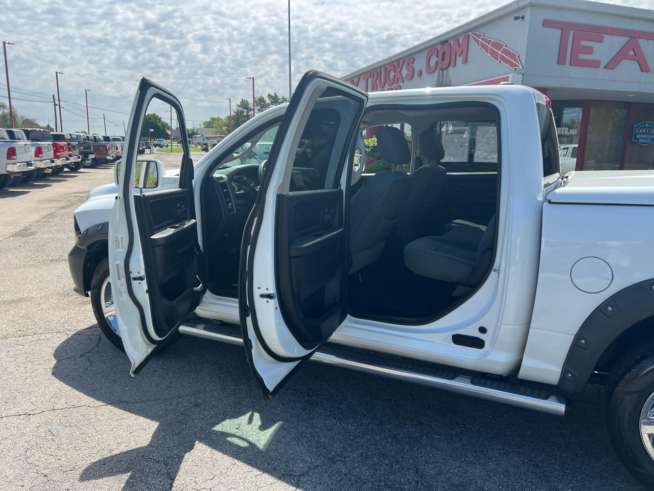RAM 1500 4WD Crew Cab 140.5" Express 2013