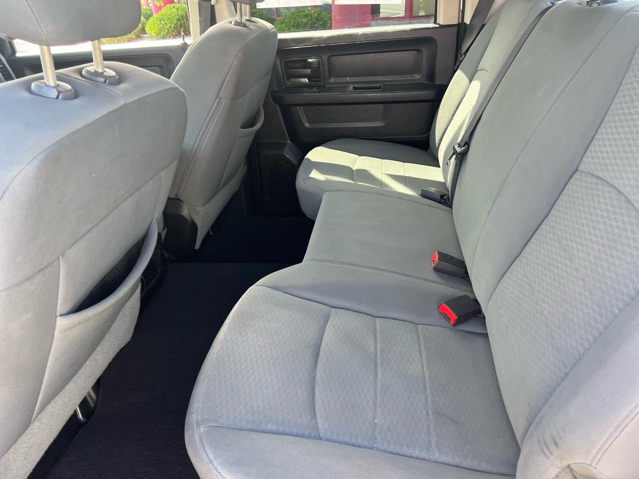 RAM 1500 4WD Crew Cab 140.5" Express 2013