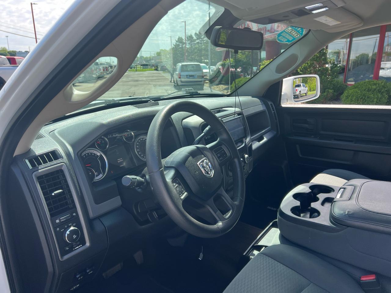 RAM 1500 4WD Crew Cab 140.5" Express 2013