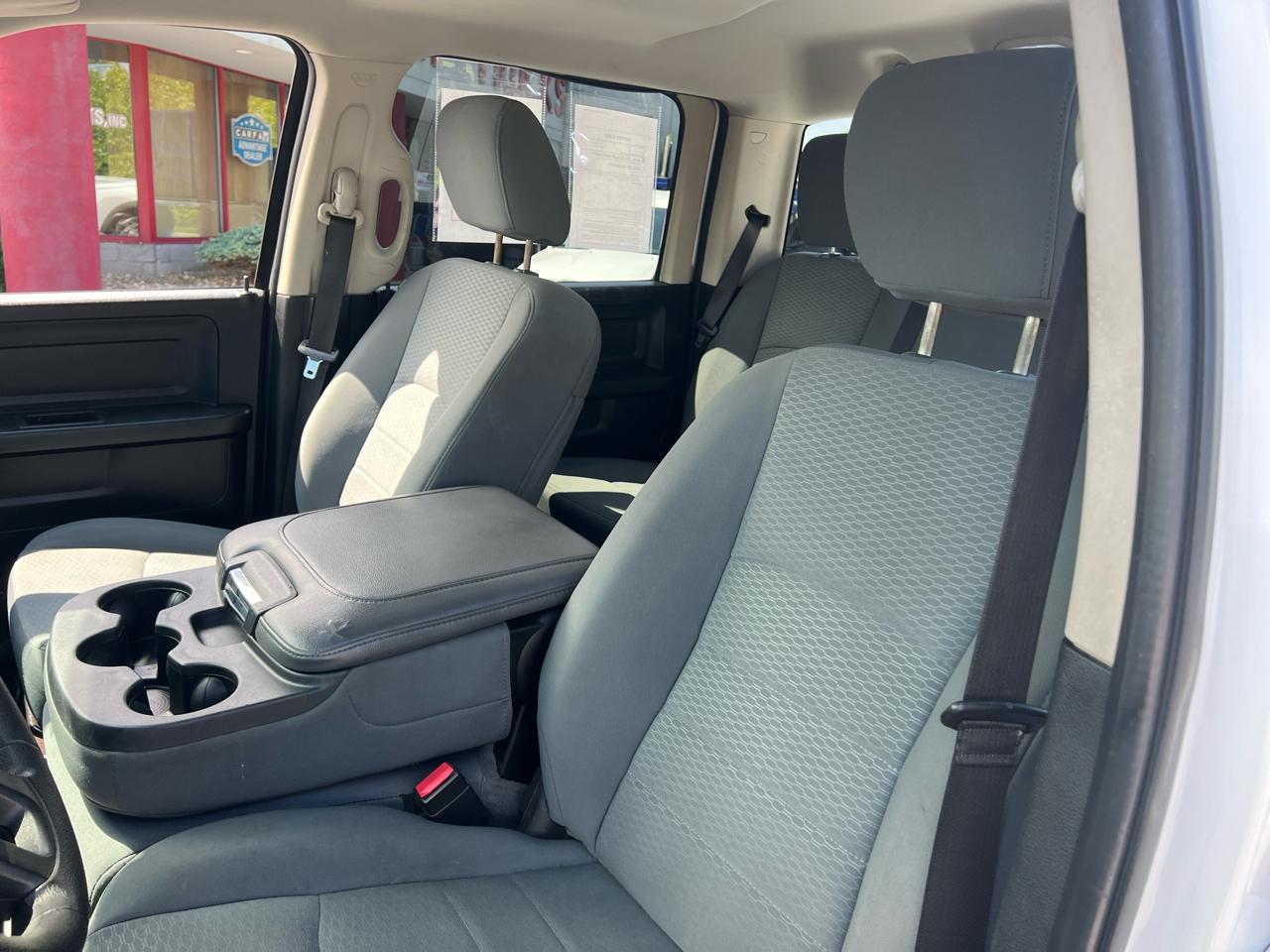 RAM 1500 4WD Crew Cab 140.5" Express 2013