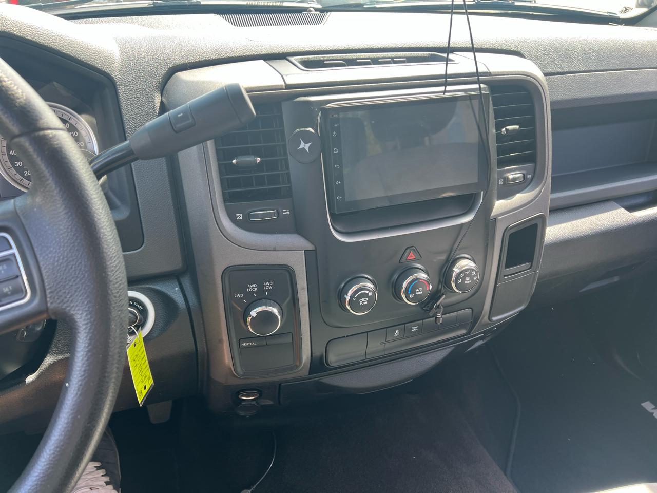 RAM 1500 4WD Crew Cab 140.5" Express 2013