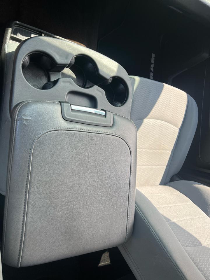 RAM 1500 4WD Crew Cab 140.5" Express 2013