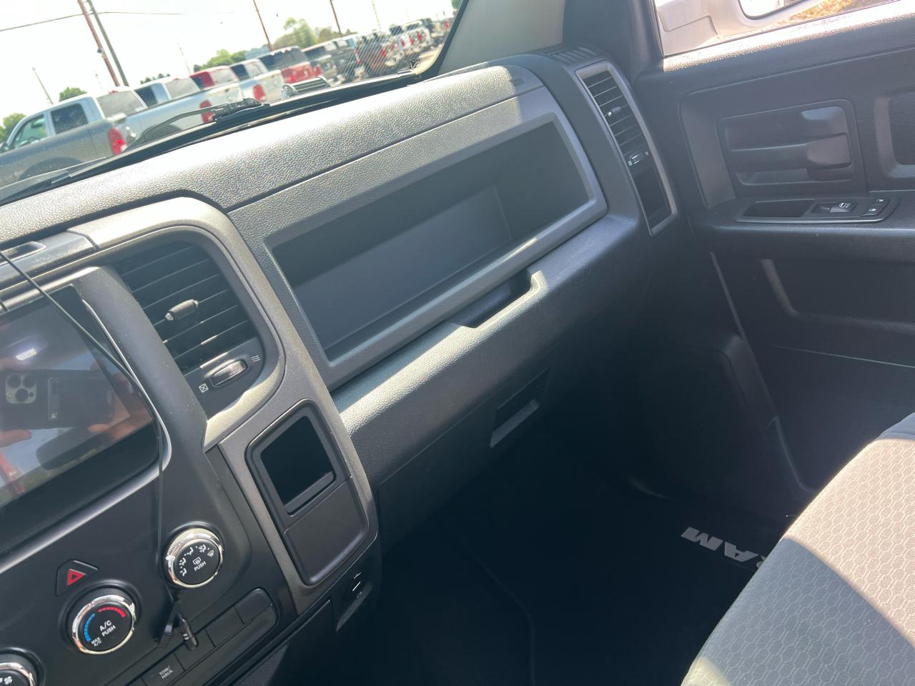 RAM 1500 4WD Crew Cab 140.5" Express 2013