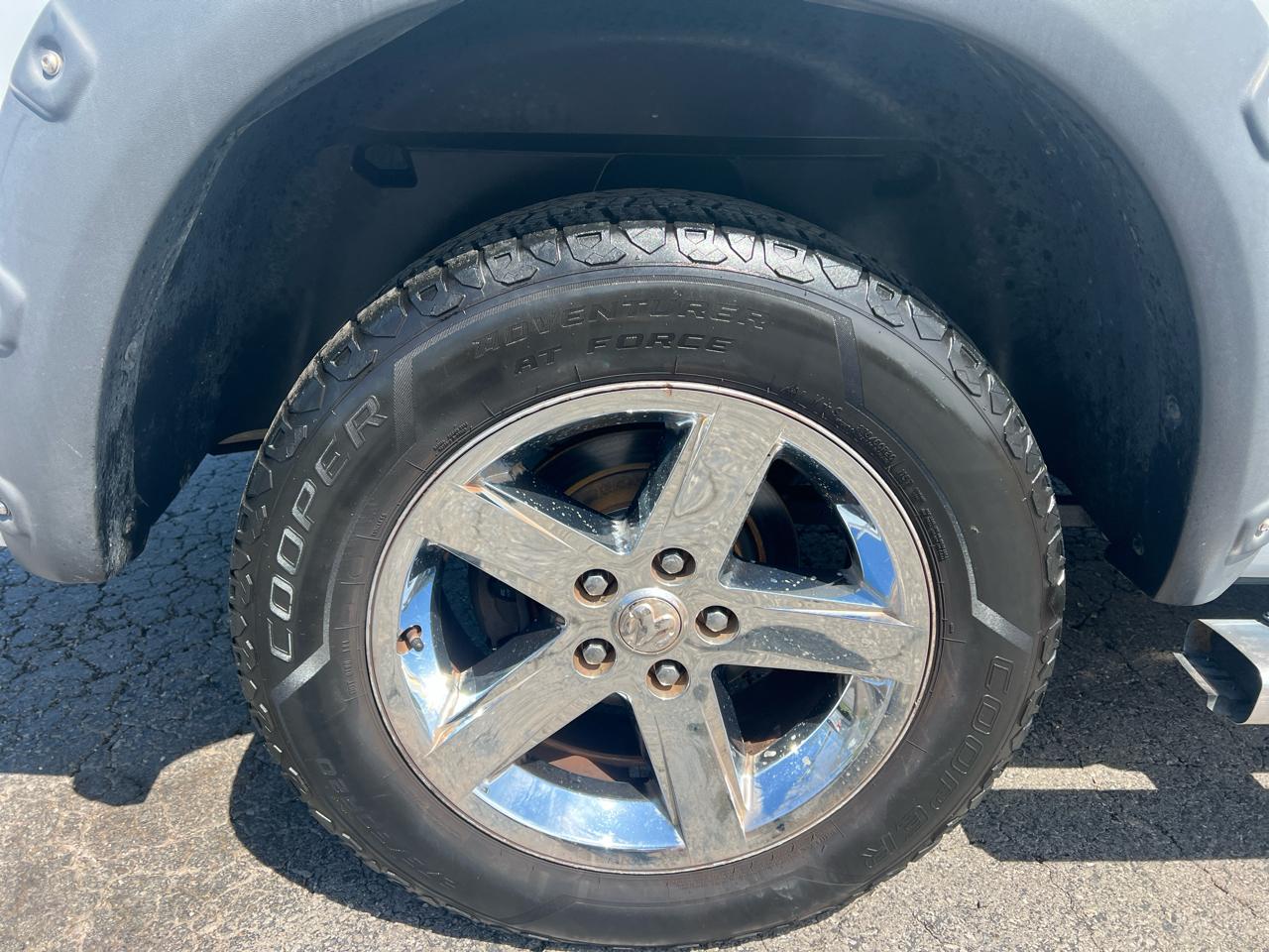 RAM 1500 4WD Crew Cab 140.5" Express 2013