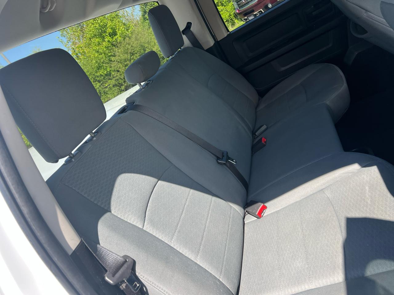 RAM 1500 4WD Crew Cab 140.5" Express 2013