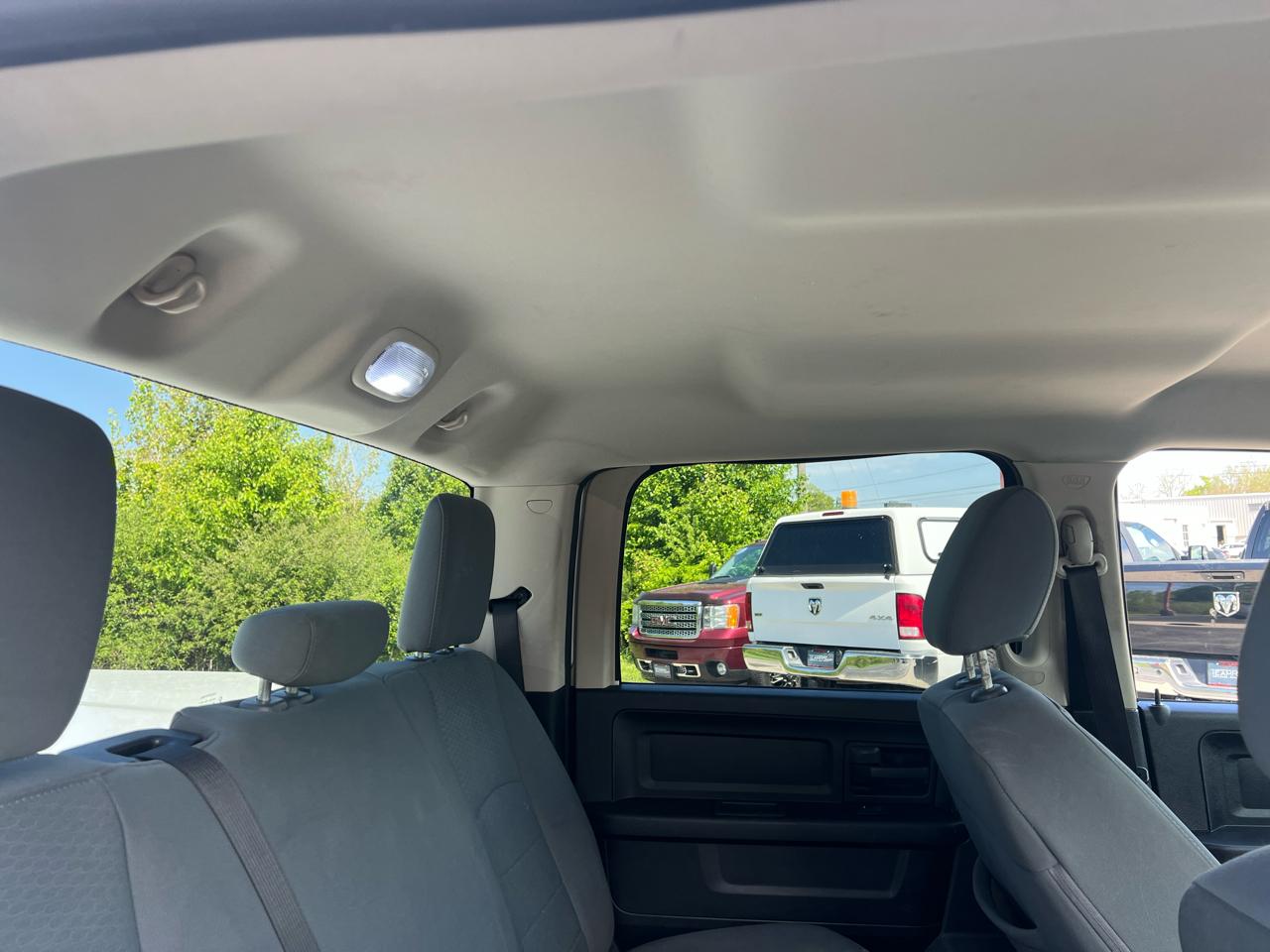 RAM 1500 4WD Crew Cab 140.5" Express 2013