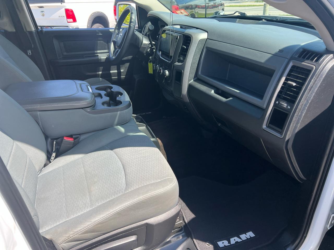 RAM 1500 4WD Crew Cab 140.5" Express 2013