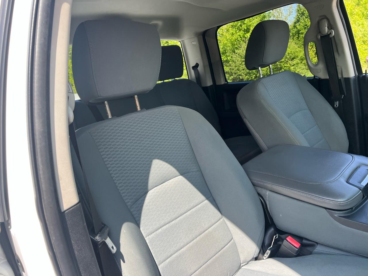RAM 1500 4WD Crew Cab 140.5" Express 2013