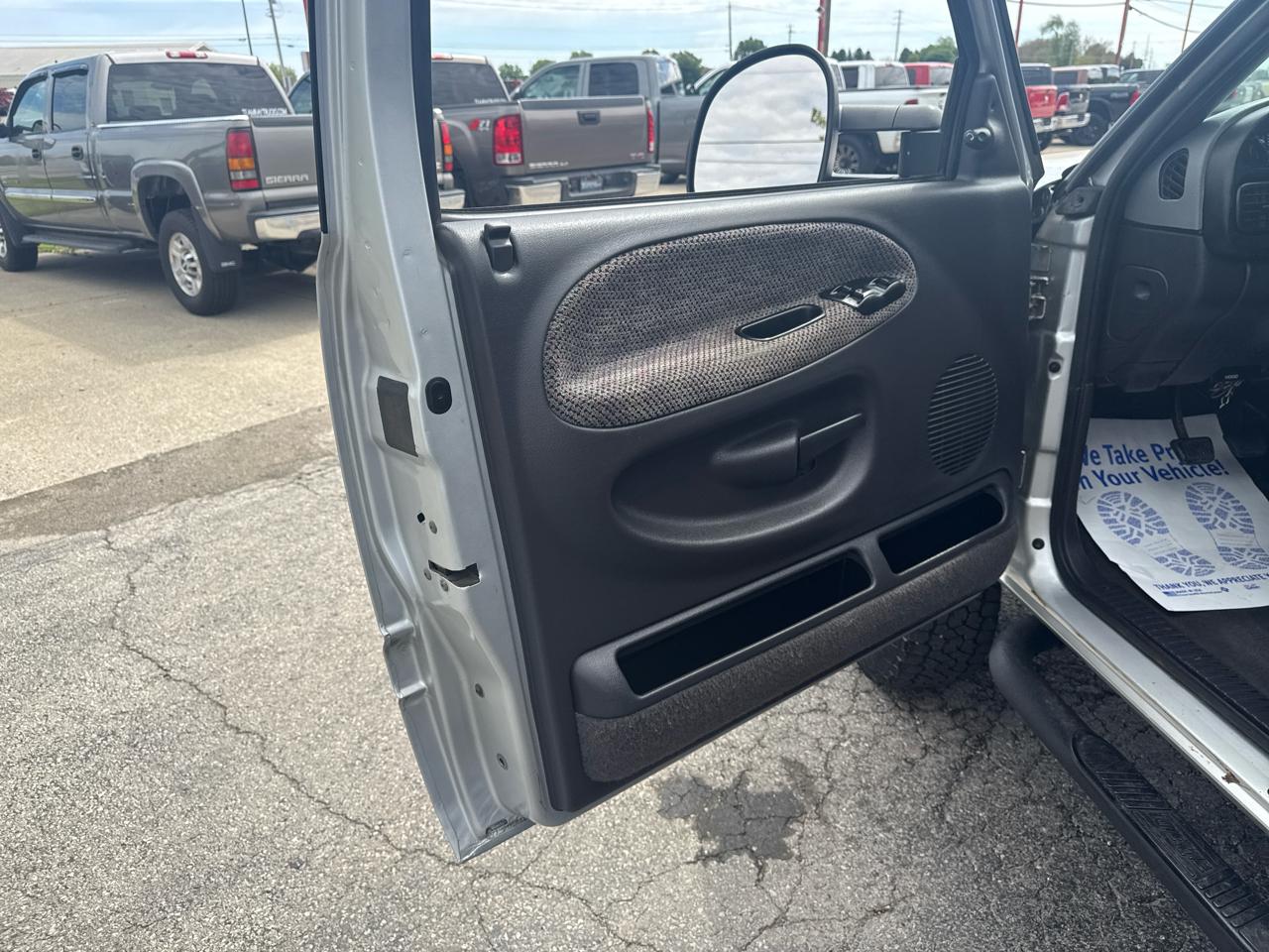 Dodge Ram 2500 4dr Quad Cab 139" WB HD 4WD 2001