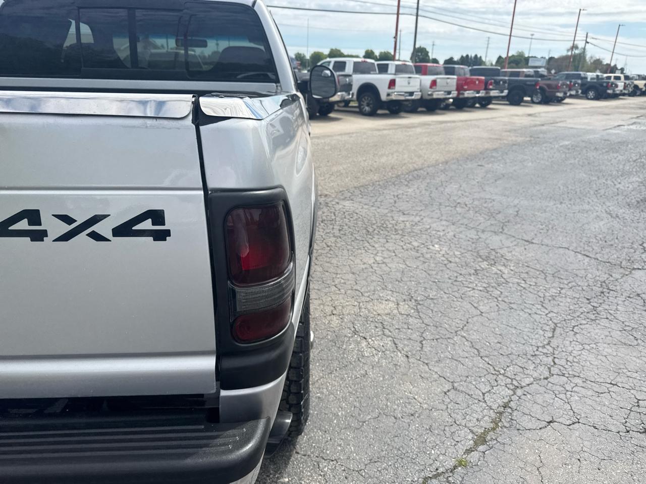 Dodge Ram 2500 4dr Quad Cab 139" WB HD 4WD 2001