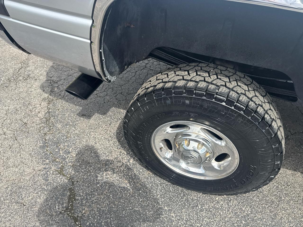 Dodge Ram 2500 4dr Quad Cab 139" WB HD 4WD 2001
