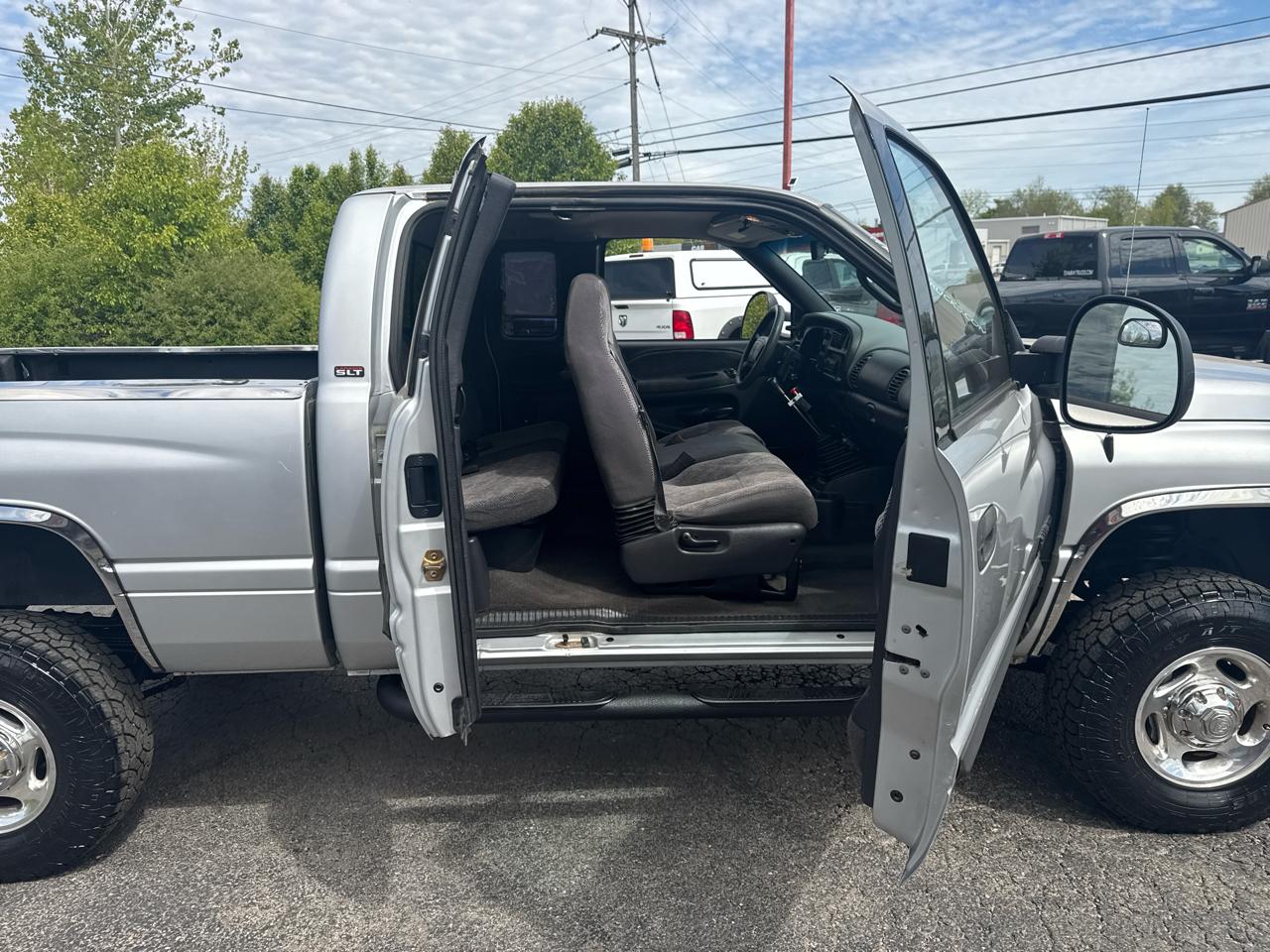 Dodge Ram 2500 4dr Quad Cab 139" WB HD 4WD 2001