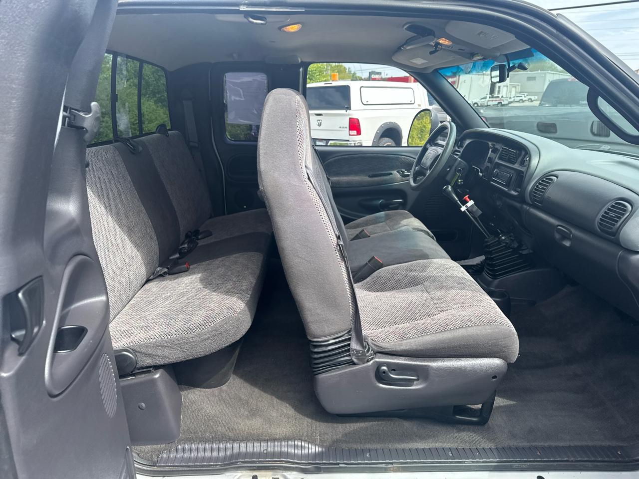 Dodge Ram 2500 4dr Quad Cab 139" WB HD 4WD 2001