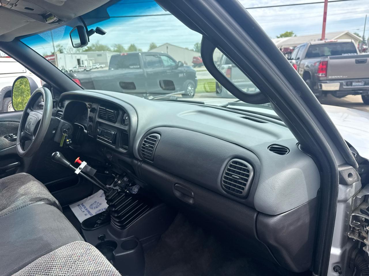 Dodge Ram 2500 4dr Quad Cab 139" WB HD 4WD 2001