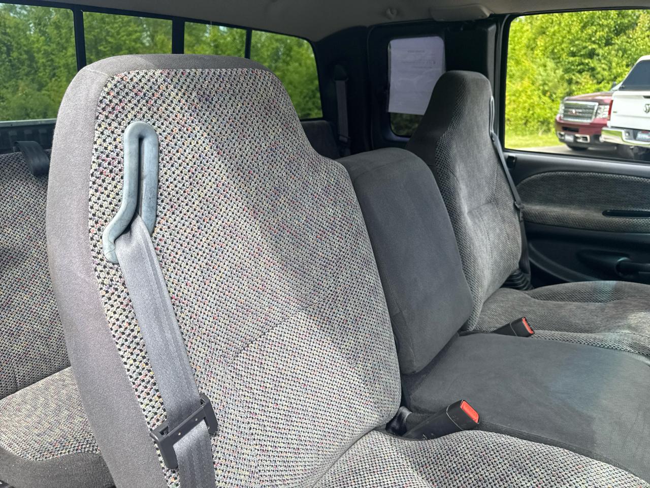 Dodge Ram 2500 4dr Quad Cab 139" WB HD 4WD 2001