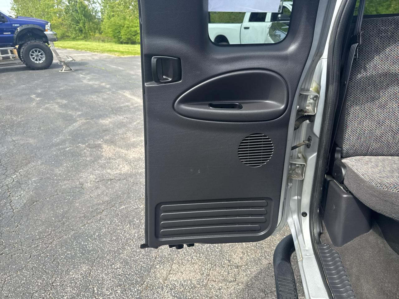 Dodge Ram 2500 4dr Quad Cab 139" WB HD 4WD 2001