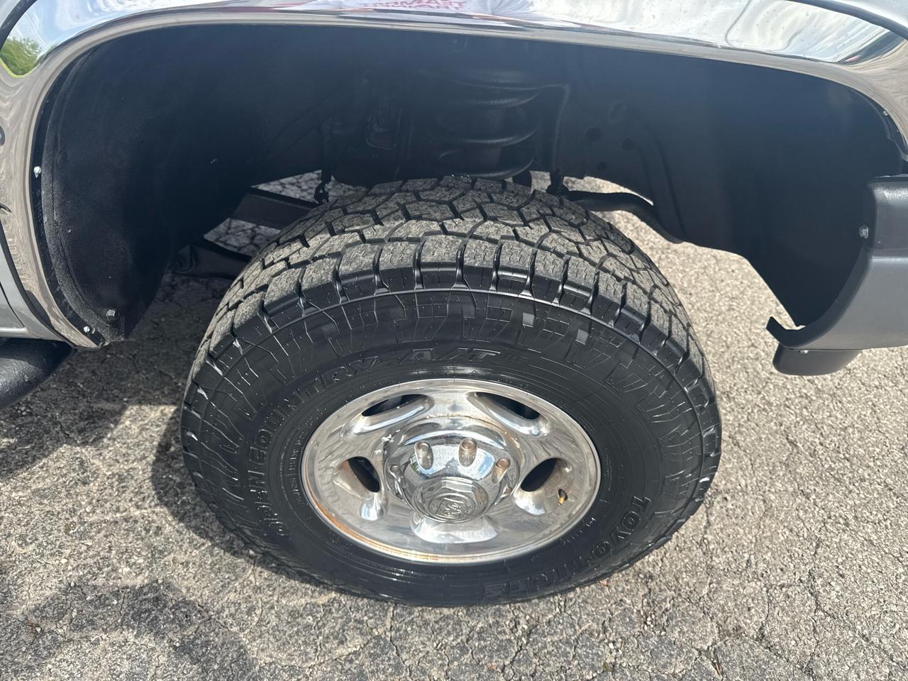 Dodge Ram 2500 4dr Quad Cab 139" WB HD 4WD 2001