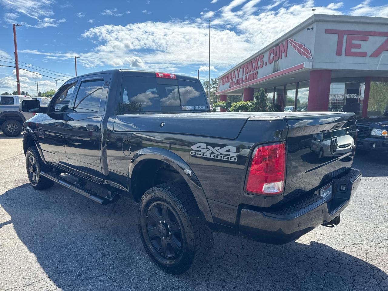 RAM 2500 Big Horn 4x4 Crew Cab 6'4" Box 2017