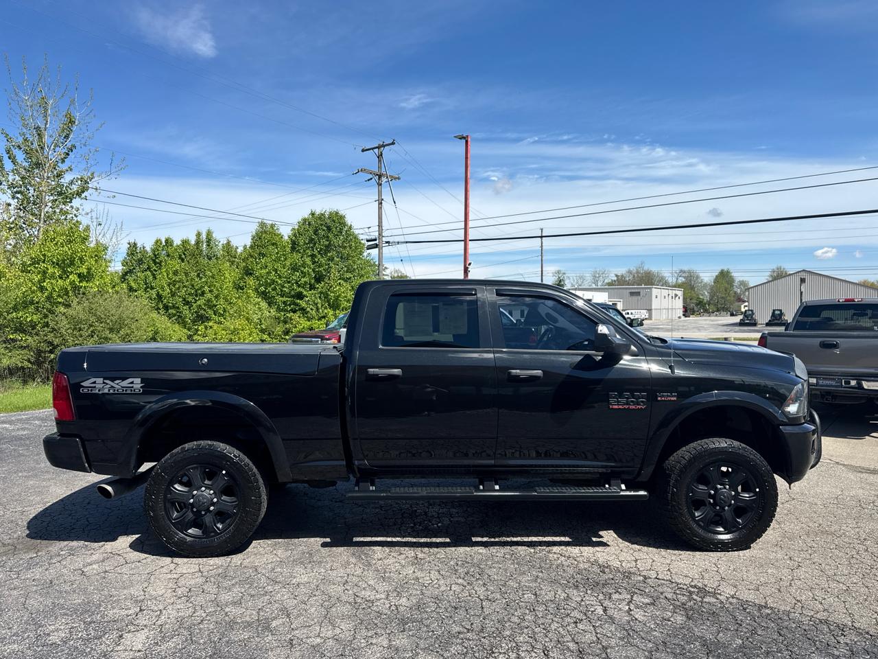 RAM 2500 Big Horn 4x4 Crew Cab 6'4" Box 2017