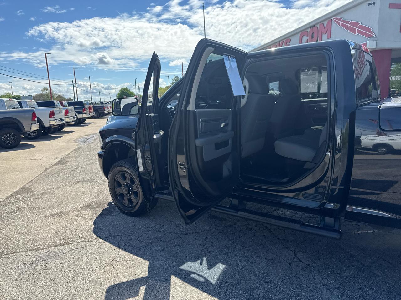 RAM 2500 Big Horn 4x4 Crew Cab 6'4" Box 2017