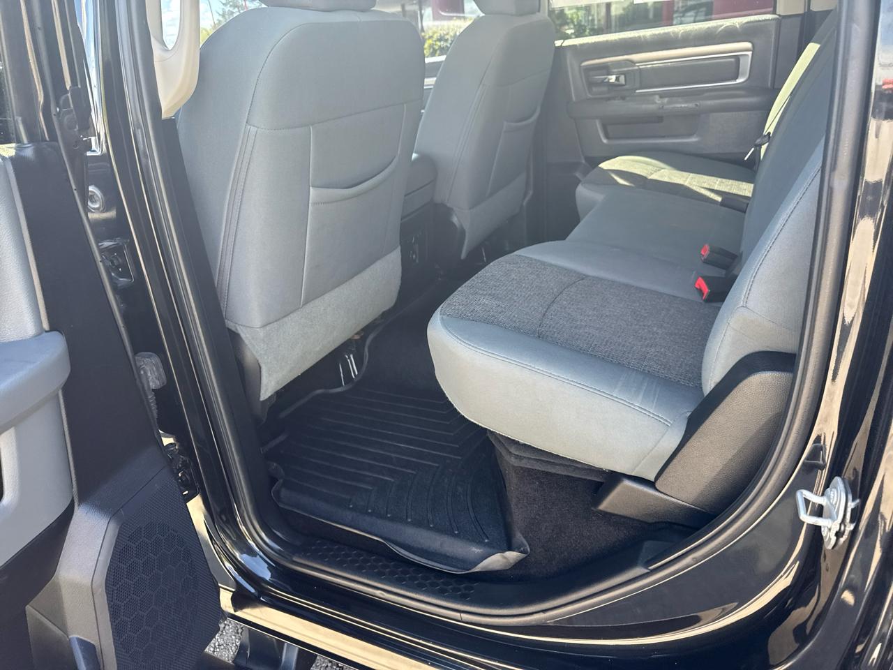 RAM 2500 Big Horn 4x4 Crew Cab 6'4" Box 2017