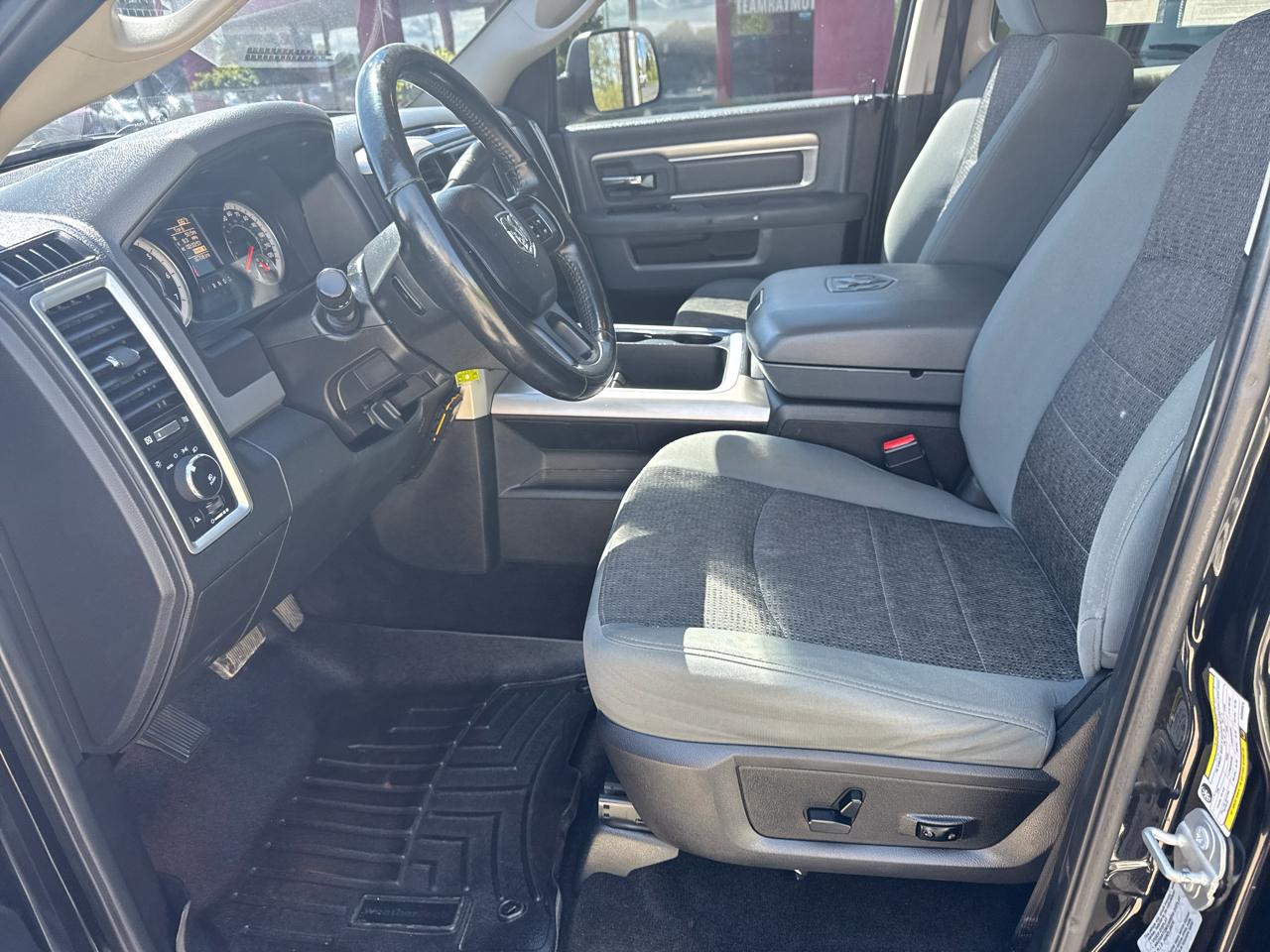 RAM 2500 Big Horn 4x4 Crew Cab 6'4" Box 2017