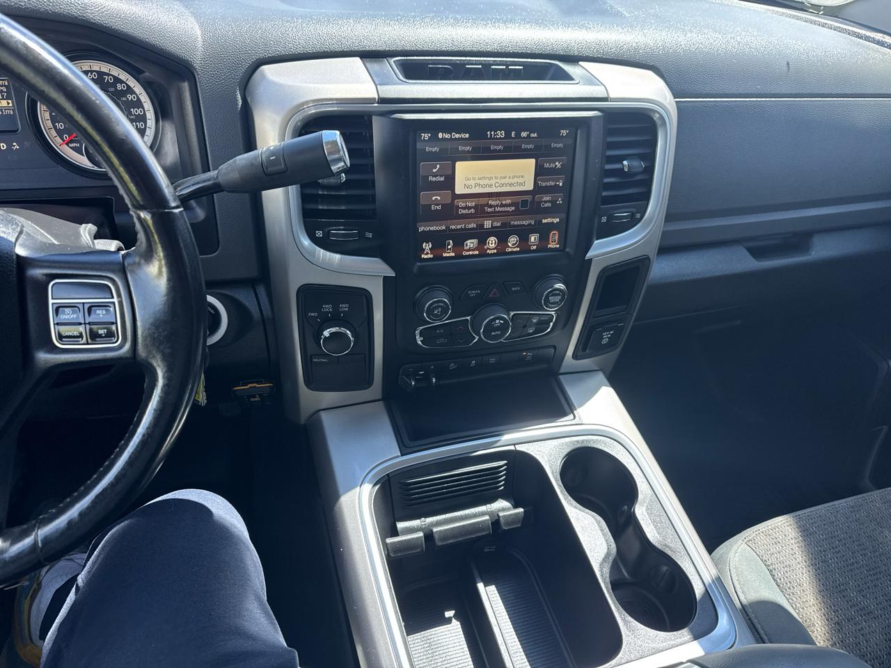 RAM 2500 Big Horn 4x4 Crew Cab 6'4" Box 2017