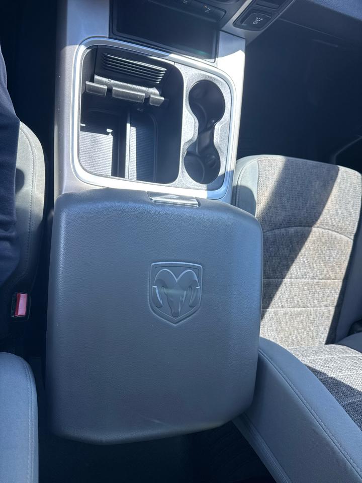 RAM 2500 Big Horn 4x4 Crew Cab 6'4" Box 2017