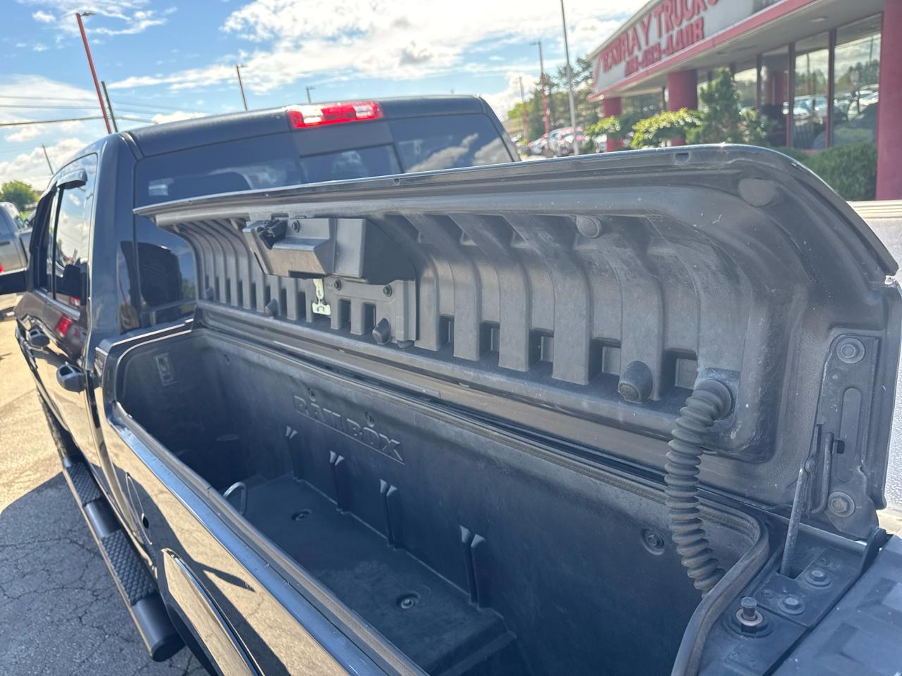 RAM 2500 Big Horn 4x4 Crew Cab 6'4" Box 2017