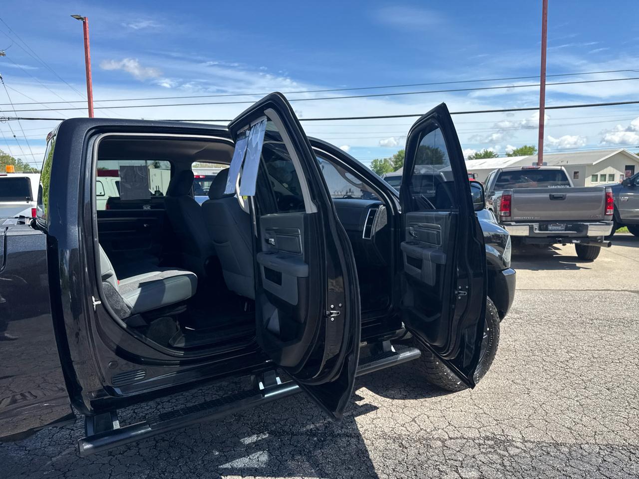RAM 2500 Big Horn 4x4 Crew Cab 6'4" Box 2017