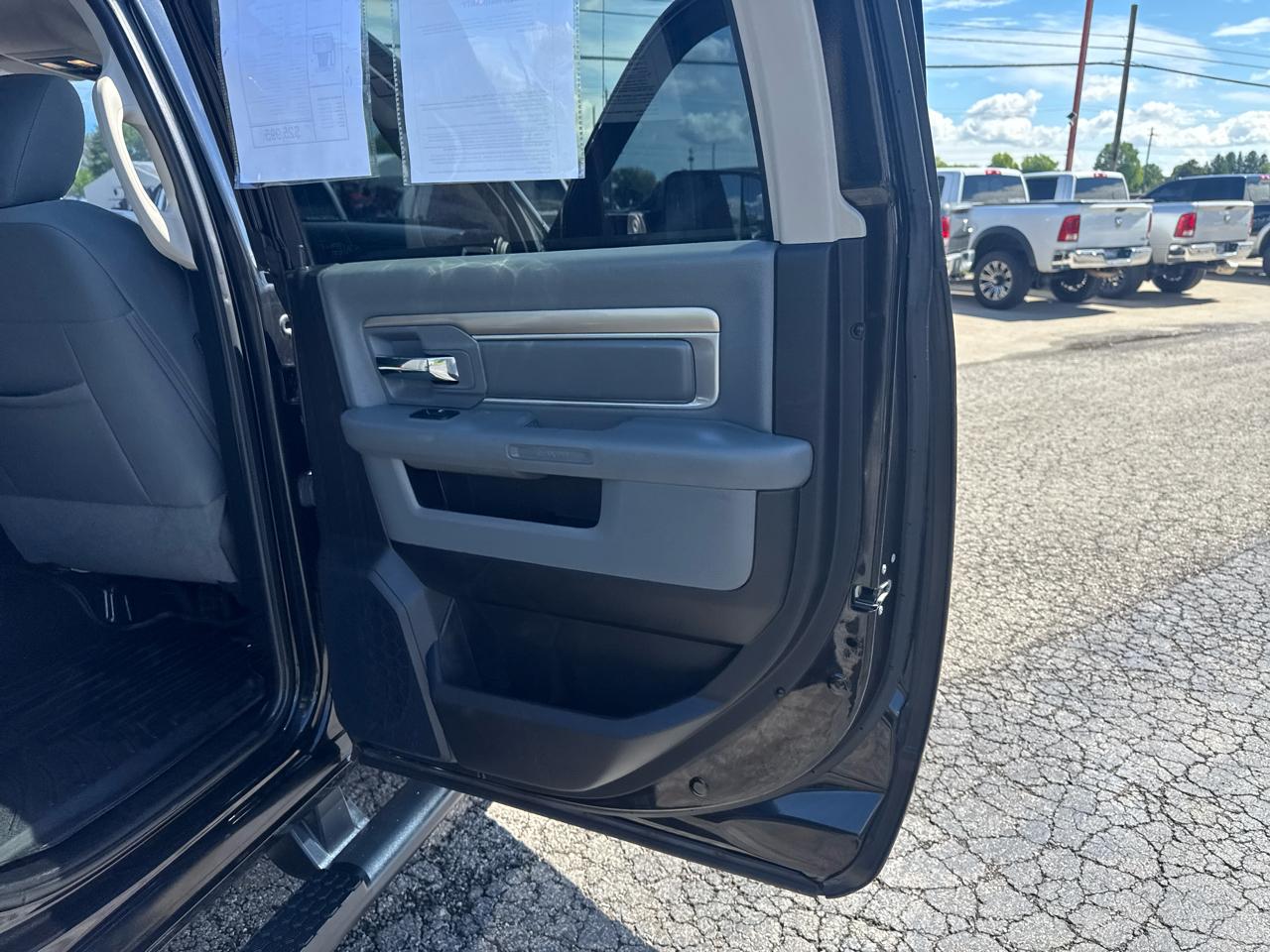 RAM 2500 Big Horn 4x4 Crew Cab 6'4" Box 2017