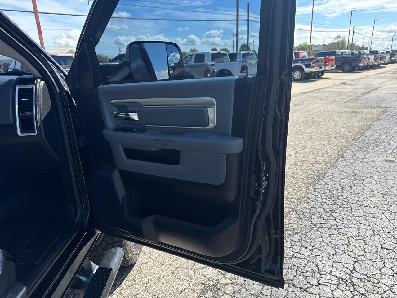 RAM 2500 Big Horn 4x4 Crew Cab 6'4" Box 2017