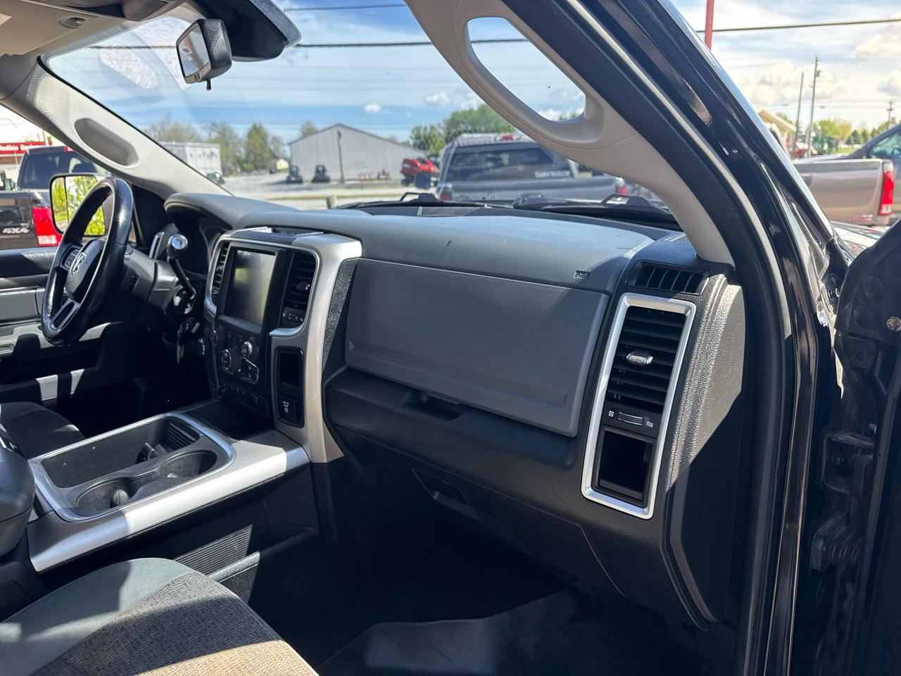 RAM 2500 Big Horn 4x4 Crew Cab 6'4" Box 2017