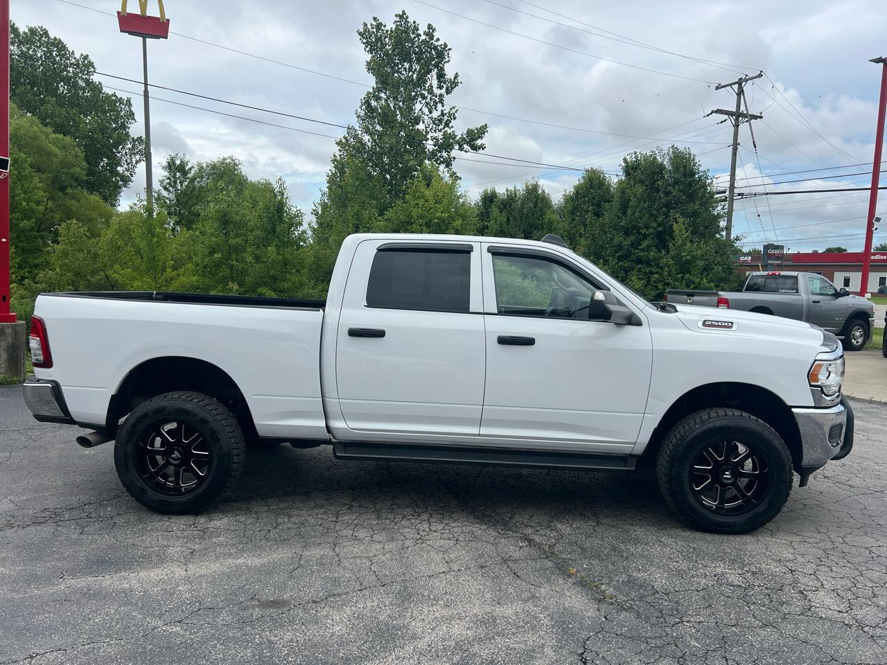 RAM 2500 Tradesman 4x4 Crew Cab 6'4" Box 2019