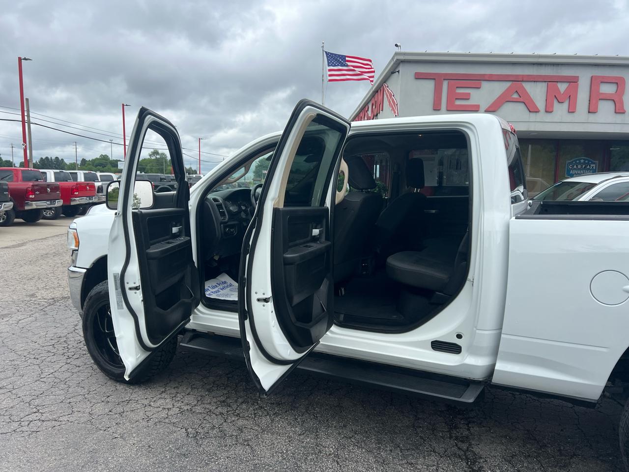 RAM 2500 Tradesman 4x4 Crew Cab 6'4" Box 2019