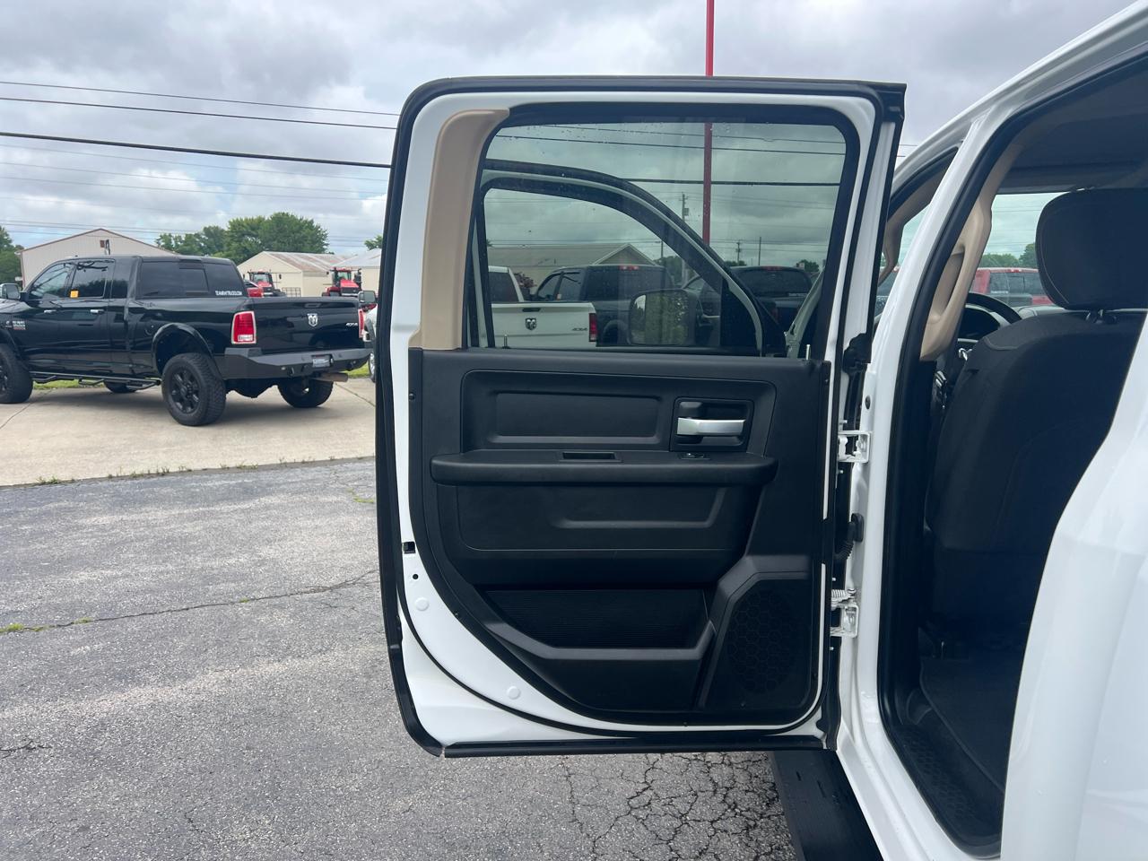 RAM 2500 Tradesman 4x4 Crew Cab 6'4" Box 2019